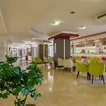 Madara Park Хотел 4*