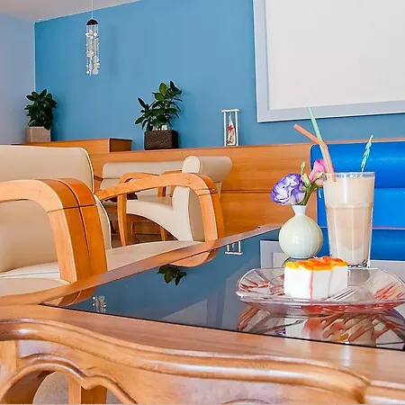 فندق Madara Park