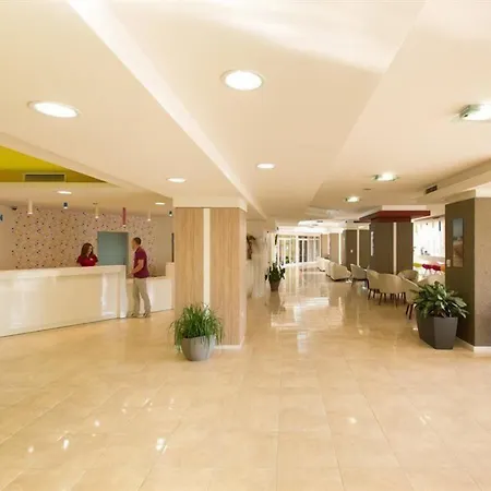 Madara Park غولدن ساندز