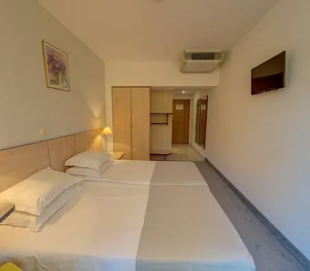 Madara Park - Hotell 4*
