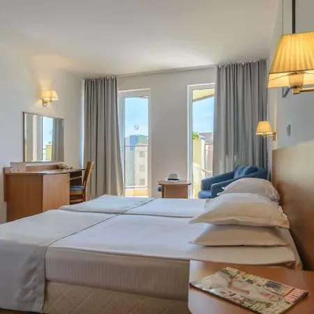 Madara Park - Hotell Golden Sands