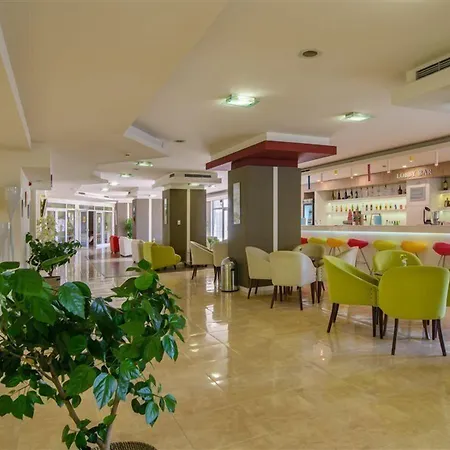 Madara Park Хотел 4*