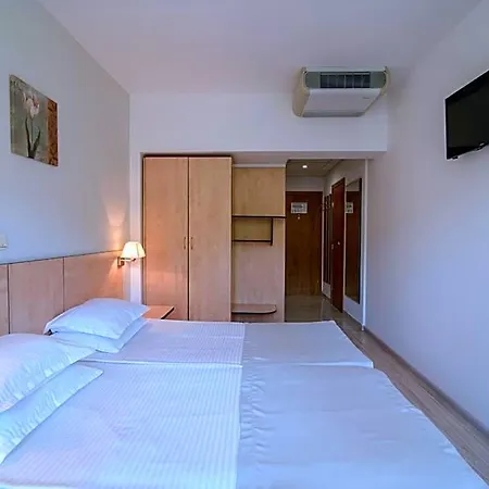 Отель Madara Park 4*