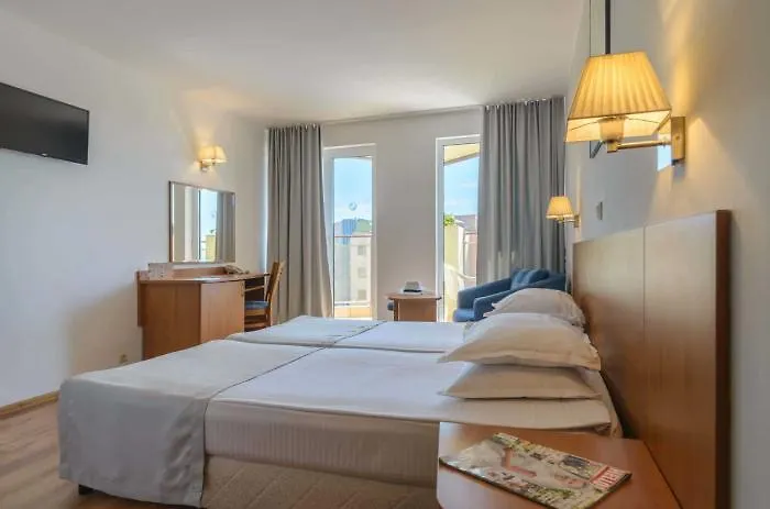 Madara Park - Hotell Golden Sands