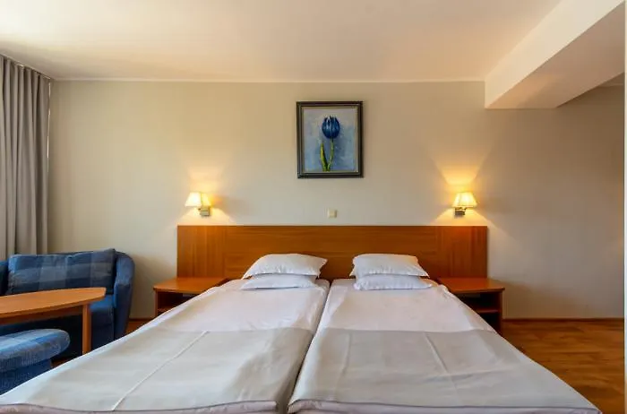 Madara Park - Golden Sands