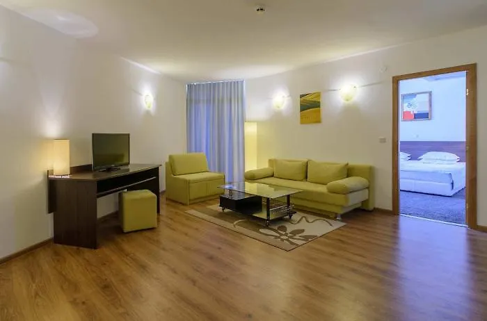 Madara Park - Golden Sands