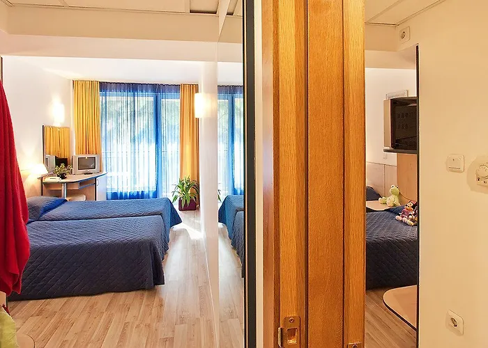 Madara Park - Golden Sands