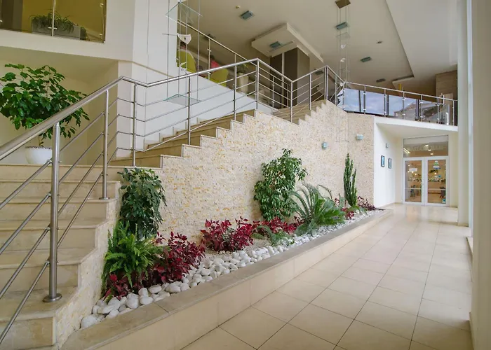 Madara Park - Golden Sands